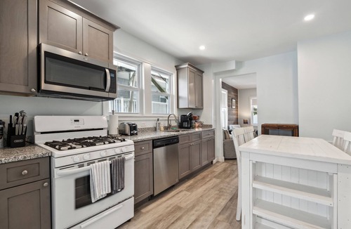 Hampton Apartment | The Porch | Ocean Views | New Design | A/C