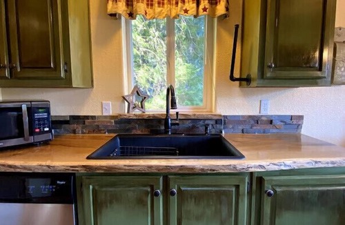 Ashford House | The River House: A quiet getaway with Stunning Mountain views.