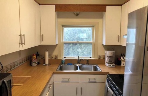 Old North End Apartment | The Sanctuary: 3 Bedrooms, Easy Walking, +Parking!nn
