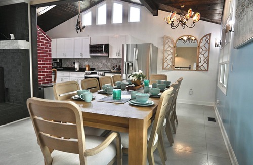 Glen Burnie House | The Santi Paradise