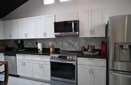 Glen Burnie House | The Santi Paradise