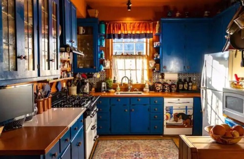 Strasburg House | The Shenandoah Basset Dacha