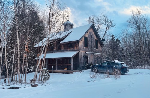 Londonderry House | The Spruce Guesthouse: A Beautifully Renovated Contemporary Barn.
