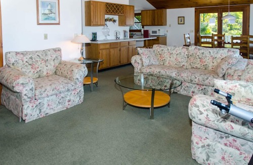 Hammondsport Cottage | The Sunken Cork - Water's Edge Getaway!