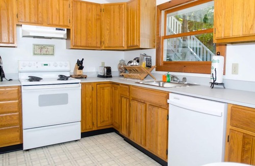Hammondsport Cottage | The Sunken Cork - Water's Edge Getaway!