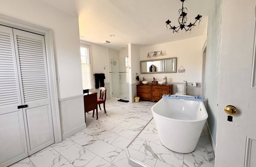 Clarksville Bed & Breakfast | The Sunnyside Sisters Bed and Breakfast, With a Dutch touch.