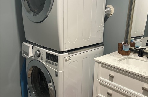 Manchester Apartment | The Sweet Suite - just minutes from MHT and 93