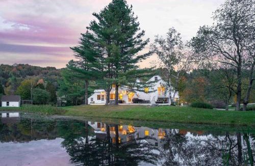 West Dover House | The Villa - Industrial Farmhouse with Hot Tub