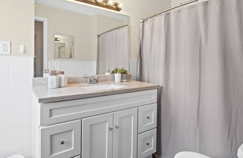 Palmyra Apartment | The Village Loft: A Walkable Stay in Palmyra