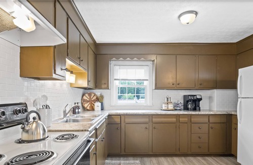 Palmyra Apartment | The Village Loft: A Walkable Stay in Palmyra