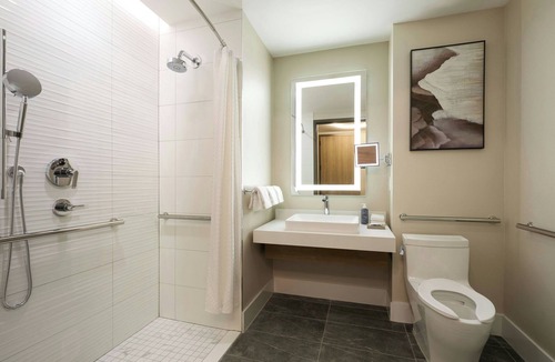 Queens Hotel | The Westin Flushing Laguardia Airport