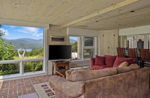 Whitingham House | The White Birches | Modern Home w/Lake Access
