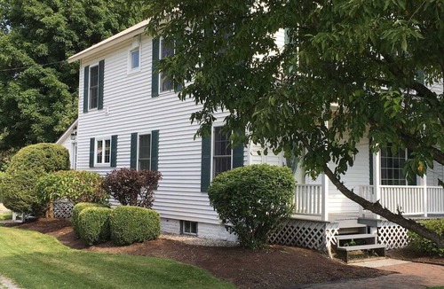 Manchester Center House | The Winterberry Farmhouse: in-town modern retreat