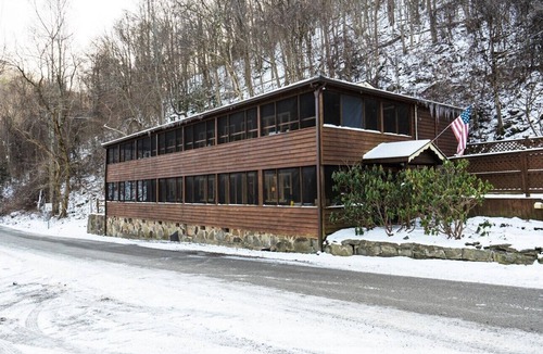 Elkins Cabin | TheRiverFrontResort*6Rooms*sleeps20*40Min>Timb Mtn