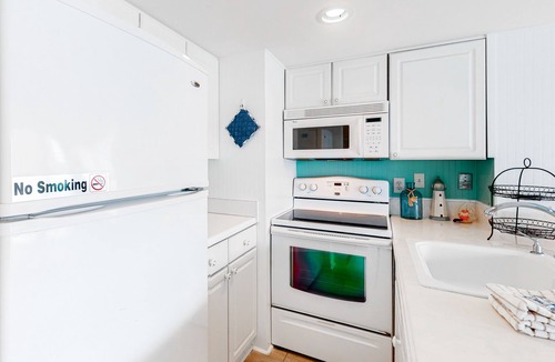 Fort Morgan Condo | Third-floor condo with balcony, close beach access, pools, hot tubs & tennis