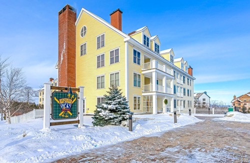Stratton Mountain Condo | Third Floor Condo with Shared Hot Tub & Pool, Fast WiFi, and Gas Fireplace