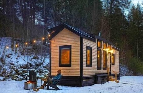 Chester Apartment | This tiny house is a 1 bedroom(s), 1 bathrooms, located in Chester, VT.