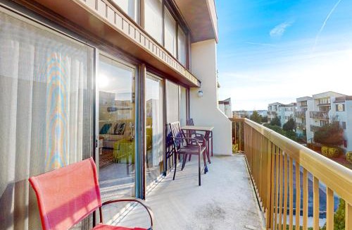 Caine Woods Apartment | Tiburon 10A
