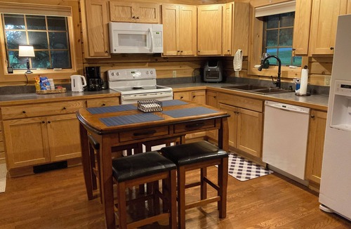Cohocton Cabin | Timber Haven - Serene log home getaway with AC, Wi-Fi in NY Finger Lakes