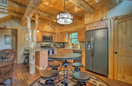 North Conway House | Timber Home: Walk to Slopes & N Conway Shops!