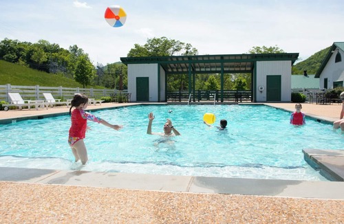 Hot Springs House | Timeless, Historic Manor with modern amenities and charming garden for relaxing