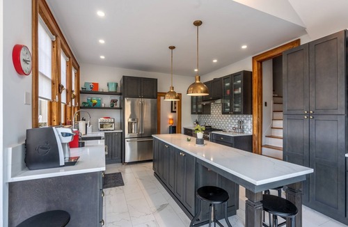 Hillcrest House | Tobias Place Off Main | 9 Bed, 4 Bath