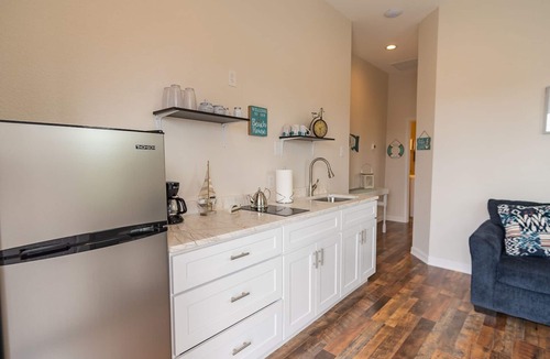 Galveston Condo | Top floor upscale contemporary space with great views and great location