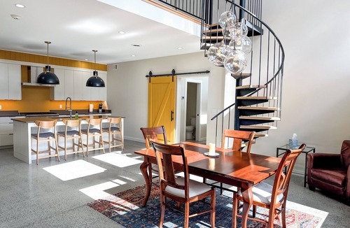 Warren House | Top of the Hill Modern Retreat