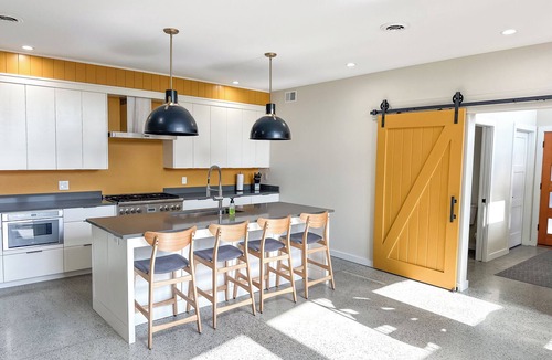 Warren House | Top of the Hill Modern Retreat