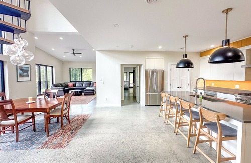 Warren House | Top of the Hill Modern Retreat