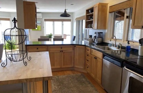 Argyle House | Top of the Hill Retreat w/Lake Access