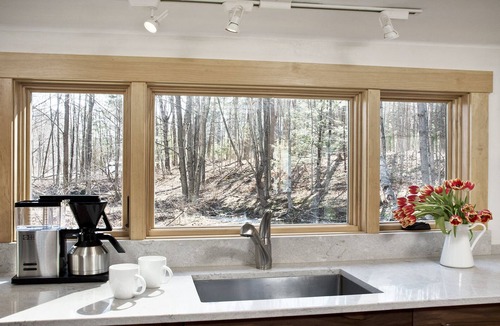 Woodstock Cottage | TOP RATED Romantic rustic luxury + flowing stream + walk to town = Brook Cottage