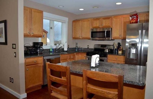 Central Vermont- Killington Condo | Topridge 4BR/4BA: Breathtaking Views. Hot tub. True Ski In Ski Out!