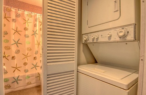 Sneads Ferry Condo | Topsail Dunes 2304 Oceanfront! | Community Pool, Grill Area
