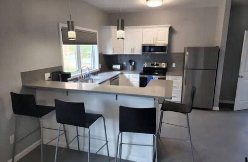 Downtown Niagara Falls House | Townhomes at the Falls - 312 D Upper - Buffalo Aven2 Blocks from the Falls!