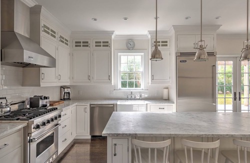 Sagaponack House | Traditional house, open floor and spacious living, formal dining room,.