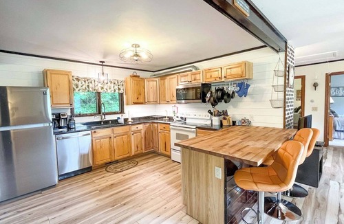 Moretown House | Traditional Vermont Ski Chalet Central to Mad River Valley and Stowe
