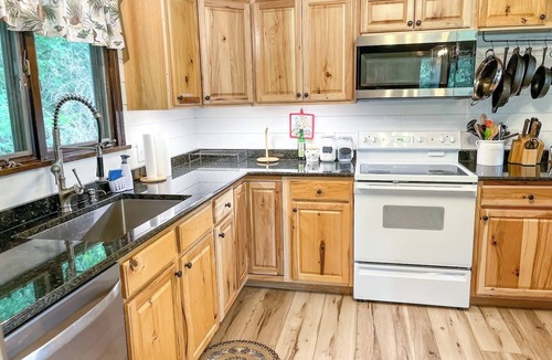 Moretown House | Traditional Vermont Ski Chalet Central to Mad River Valley and Stowe