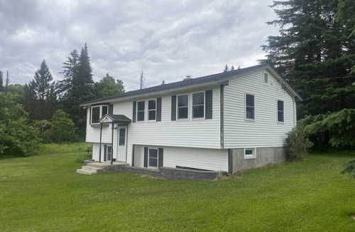 East Haven House | Trailside house on the river. Perfect for mountain biking , skiing, snowmobile.