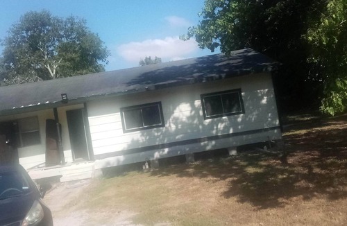 Wharton House | Tranquil 3-bedroom house in Wharton with WiFi, AC