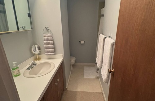 Warren Condo | Tranquil 4-bedroom condo near slopes at Sugarbush Resort. Recently renovated!