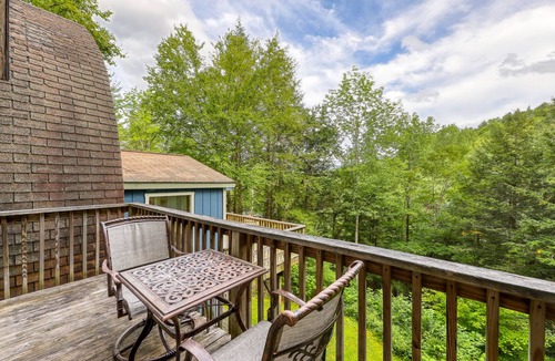 Warren Condo | Tranquil condo w/a full kitchen & serene views - close to area activities