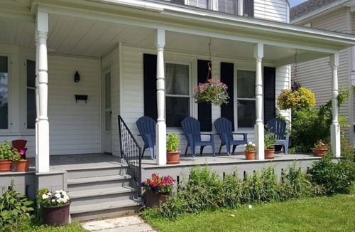 Greenwich House | Tranquil Country Home with Small Town Charm