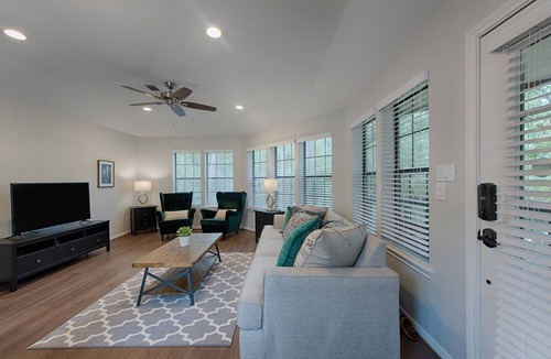 Panther Creek Apartment | Tranquil Retreat: Private Apt in Heart of Woodlands - 4 Min to Top Attractions!