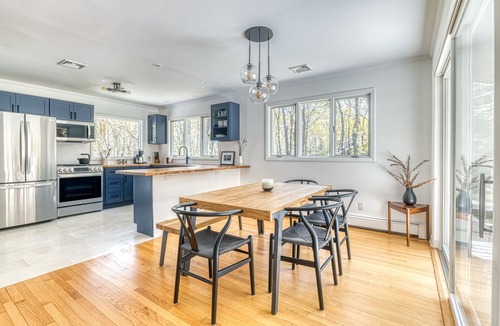 Hay Beach House | TRANQUIL RESORT STYLE RETREAT WITH LUXURY GUNITE POOL 2 MIN FROM SANDY BEACHES