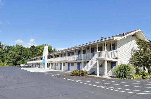 Brattleboro Hotel | Travelodge by Wyndham Brattleboro VT