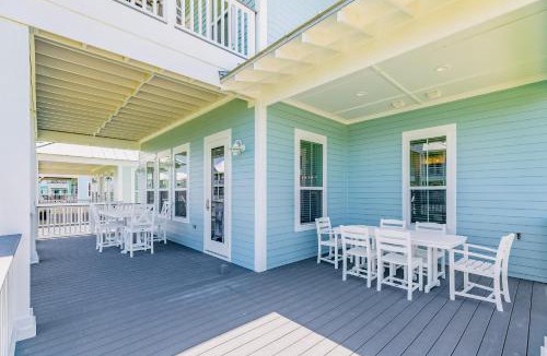 Beachside Village House | Tropical Conch Retreat
