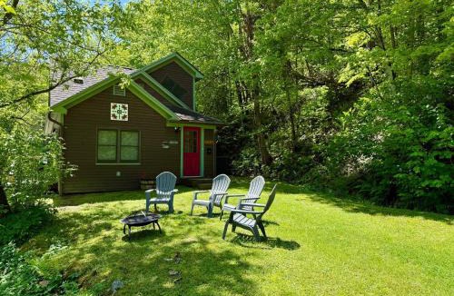 Montgomery Center House | Tubing, Hiking and Jay Peak fun at the Cliff House