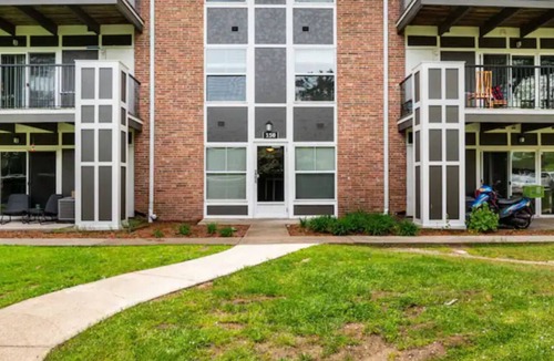 Walpole Apartment | Two-bedroom apartment with AC and WIFI in the delightful neighborhood of Norwood
