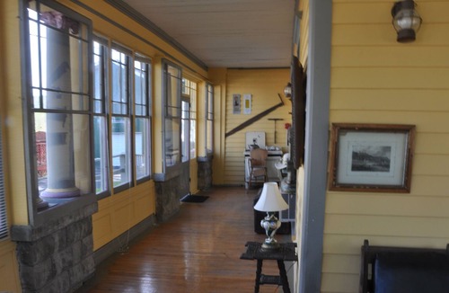 Milford House | Two couples, OK DREAMS PARK CLOSE, Full kitchens 4Queens, huge space! 2/1